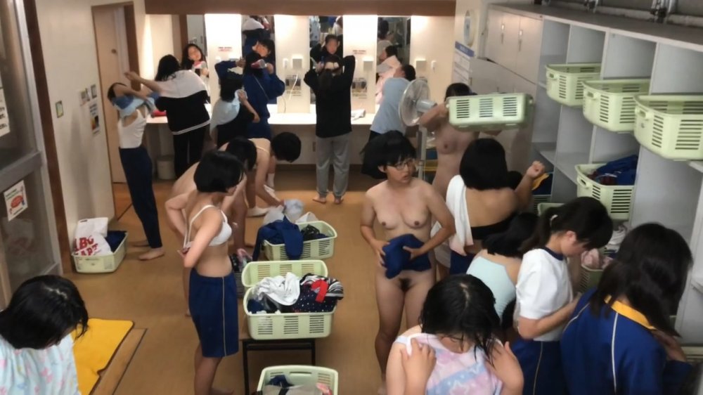 最新流出非常少見的學校澡堂很多(數都數不過來)嫩學妹洗香香 好多無毛的