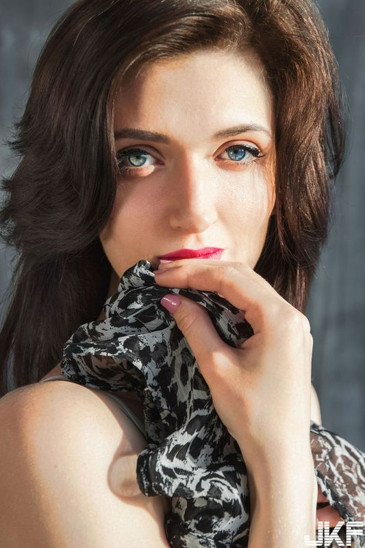 Lara d. Алсина певица. lara d alsina.